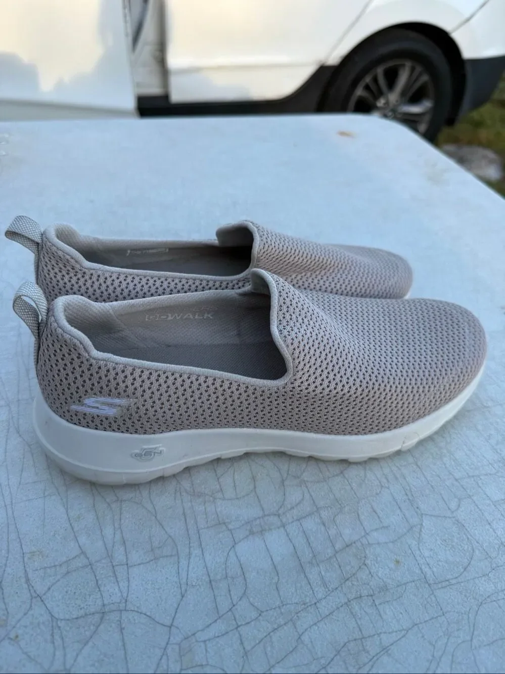 Skechers go walk